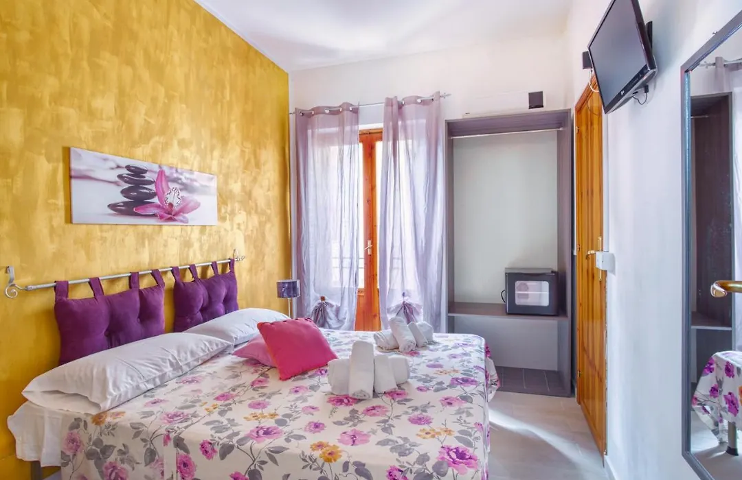 Daphne B&B-1