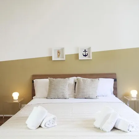 Beachside Rooms & Suites-3